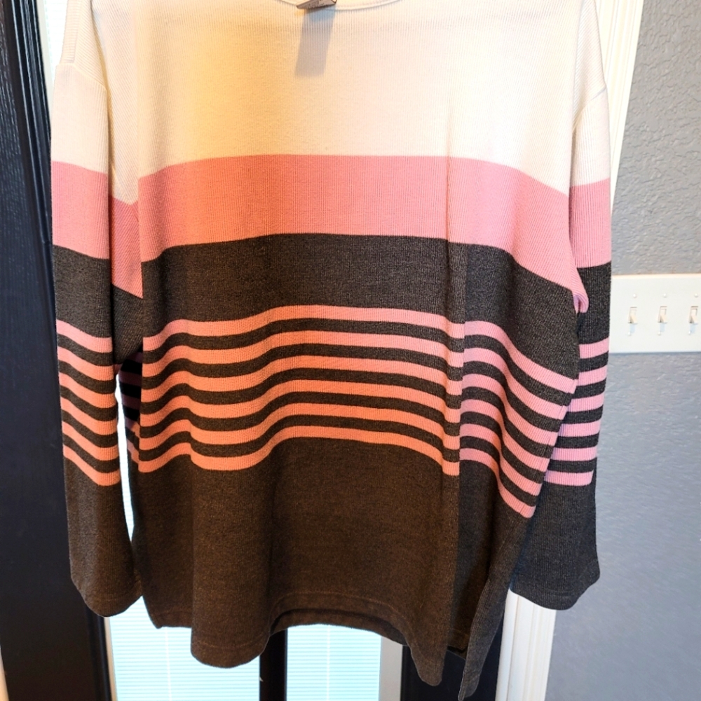 Woman's sweater top